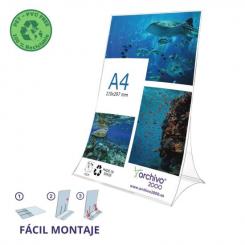 Expositor de sobremesa en forma de L flexibles y plegable ARCHIVO 2000 DIN A4 vertical. Fabricado en PET. Medidas exteriores 105x210x300 mm. Color cristal transparente.