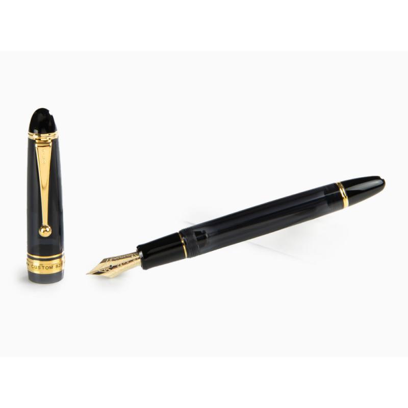 PILOT Pluma con plumín de oro CUSTOM 823 Negra F