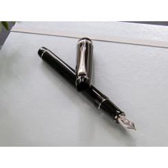 PILOT Pluma con plumín de oro HERITAGE 91 Negra F