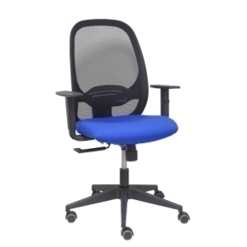 silla-piqueras-y-crespo-cilanco-negra-uso-intensivo-brazos-regulables-mecanismo-sincro-con-regulador-de-tension-refuerzo-lumbar-regulable-ruedas-parquet-respaldo-de-malla-negra-y-asiento-tapizado-bali-azul