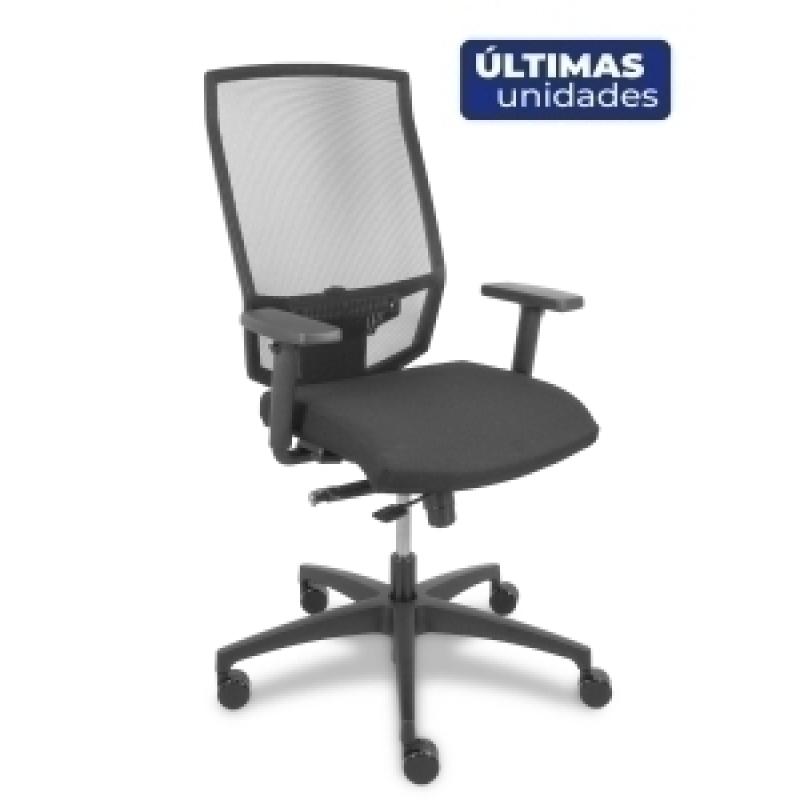 silla-piqueras-y-crespo-oropesa-s-brazos-regulables-mecanismo-sincro-con-traslack-refuerzo-lumbar-respaldo-malla-negra-y-asiento-tapizado-polo-negro