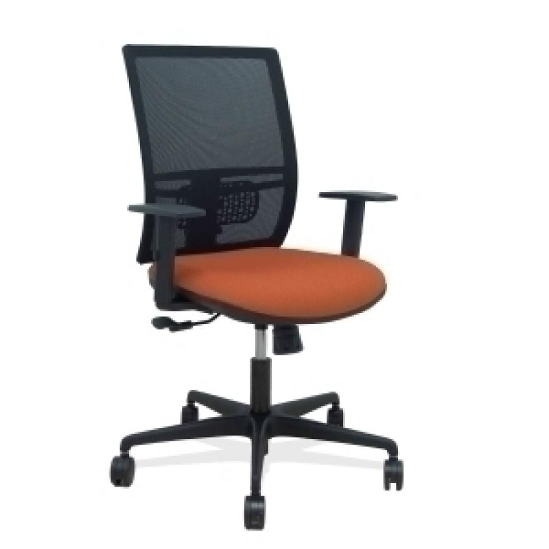 silla-piqueras-y-crespo-yunquera-brazos-regulable-ergonomica-mecanismo-sincro-respaldo-malla-negra-asiento-tapizado-bali-marron
