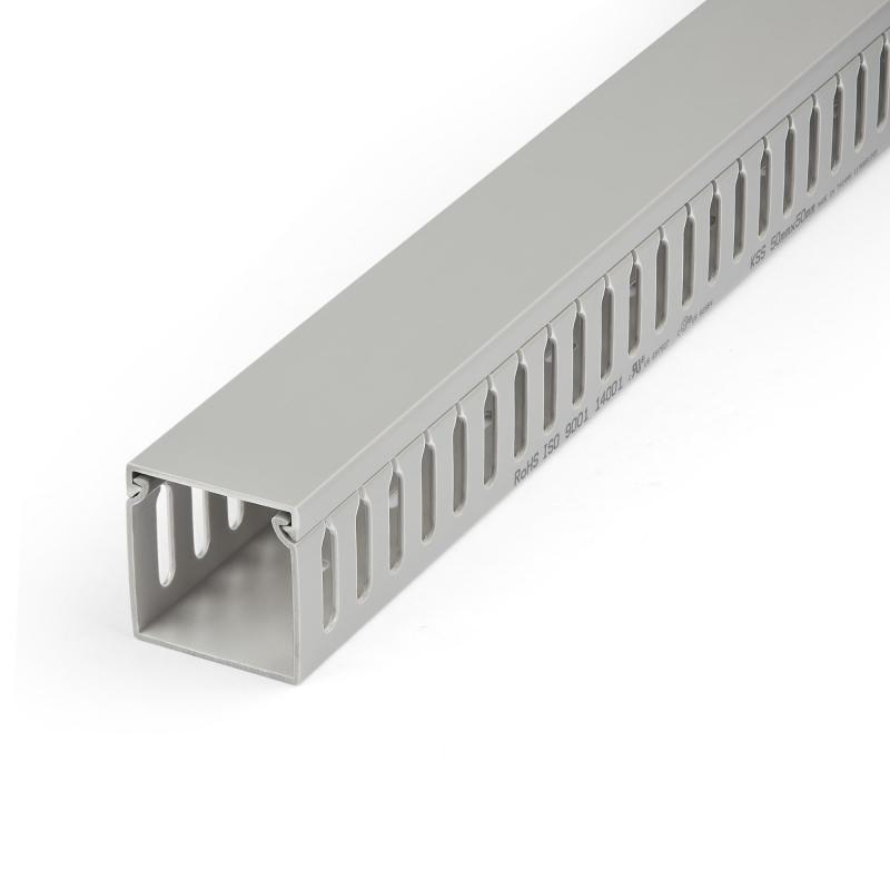 startechcom-canaleta-para-cableado-con-ranura-abierta-y-tapa-50-mm-an-x-50-mm-al-2-m-lar-ranuras-de-8-mm-cubierta-de-pvc-o-conducto-de-pared-para-cables-de-red-para-un-maximo-de-80-cables-ul