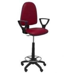 Taburete Piqueras Y Crespo Ayna Brazos Fijos Ergonomico Mecanismo De Contacto Permanente Regulable En Altura Y Aro Reposapies Asiento Y Respaldo Tapizados Similpiel Granate