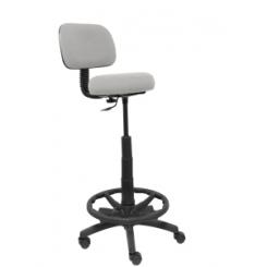 Taburete Piqueras Y Crespo Llanos Ergomico Mecanismo De Contacto Lama Regulable En Altura Y Aro Reposapies Ruedas De Nylon Asiento Y Respaldo Tapizados Bali Gris Claro