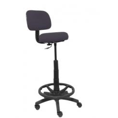 Taburete Piqueras Y Crespo Llanos Ergomico Mecanismo De Contacto Lama Regulable En Altura Y Aro Reposapies Ruedas De Nylon Asiento Y Respaldo Tapizados Bali Gris Oscuro