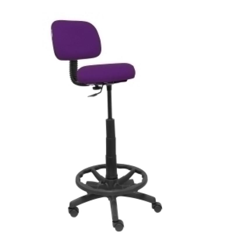 taburete-piqueras-y-crespo-llanos-ergomico-mecanismo-de-contacto-lama-regulable-en-altura-y-aro-reposapies-ruedas-de-nylon-asiento-y-respaldo-tapizados-bali-morado