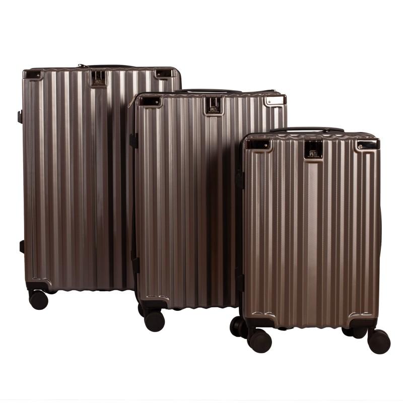 William Martin Navigator incluye tres maletas rígidas de diferentes tamaños fabricadas en ABS 45 / 70 / 108 litros